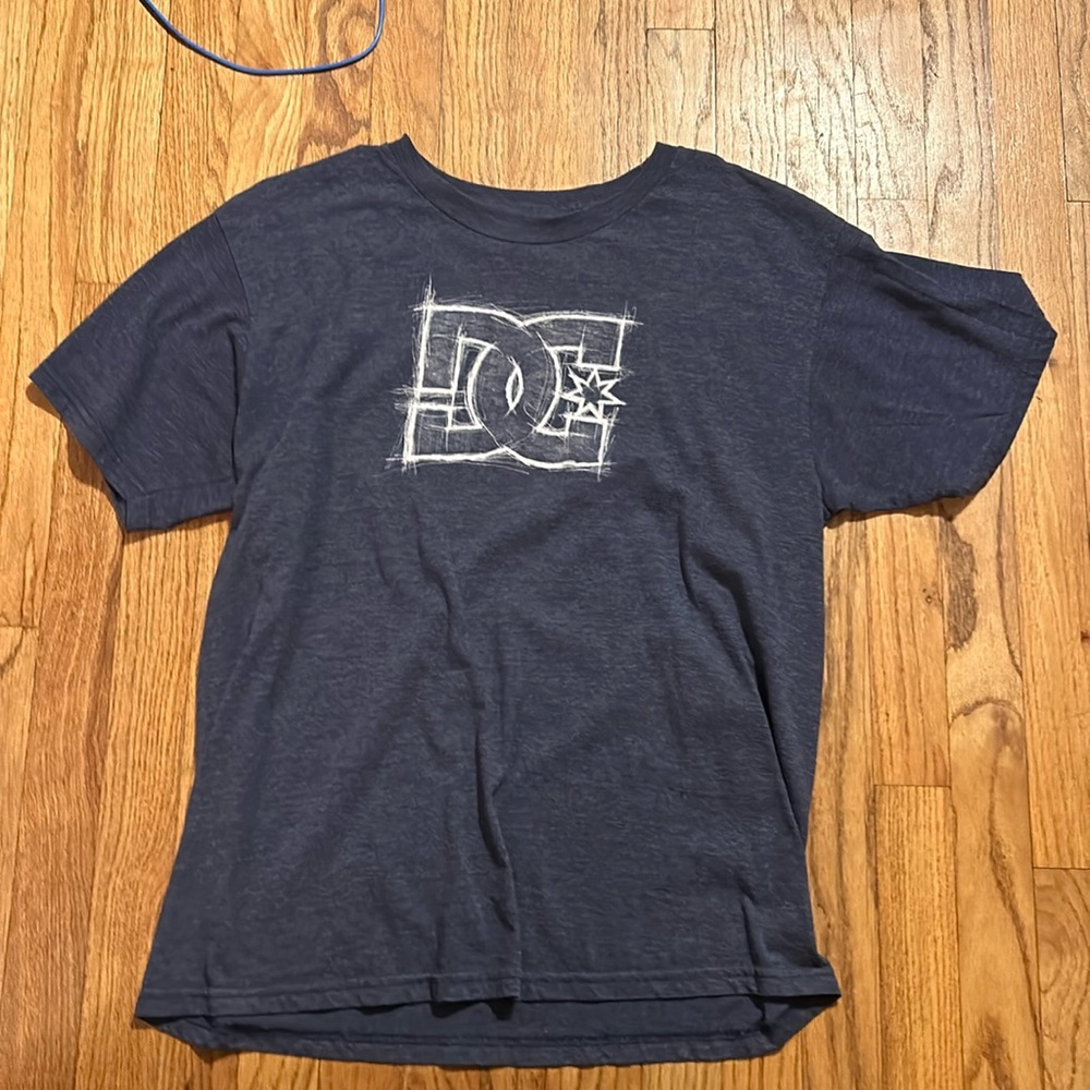 DC MENS LARGE SHIRT